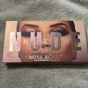 Nude Eyeshadow Palette - Pink and Brown Shades